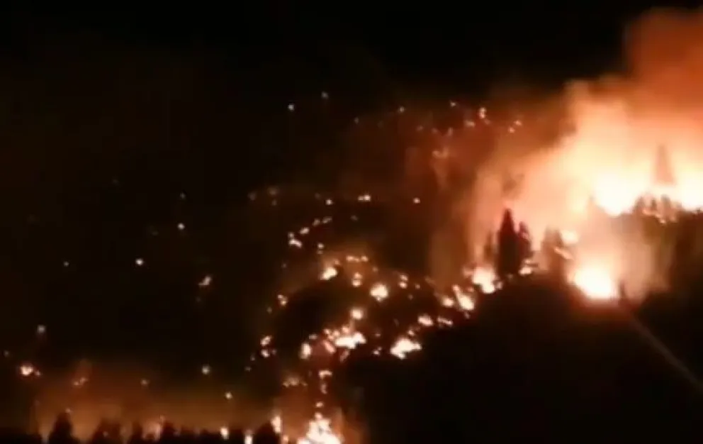 Voraz incendio cerca de El Bolsón