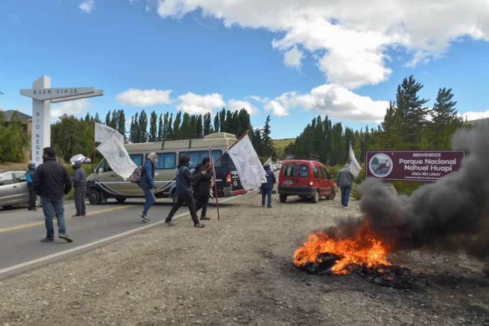 "Los trabajadores no han sido dados de alta y no pueden cobrar ", confirmaron desde UTHGRA. (Fotos Marcelo Martínez)