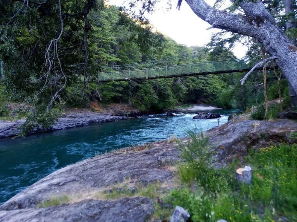 Encontraron sin vida a un hombre en el río Manso
