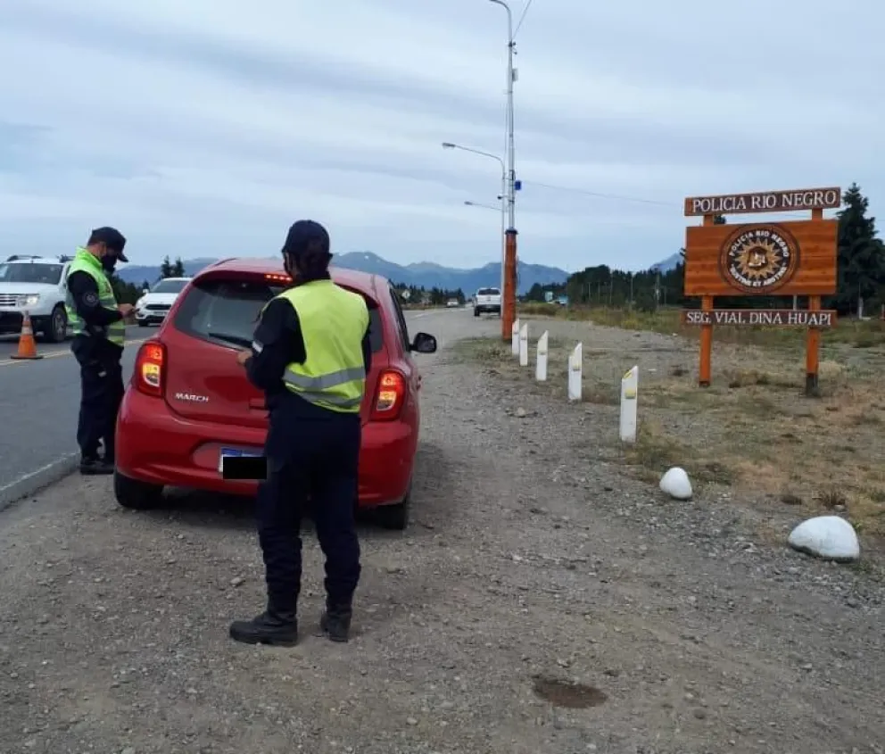 Detuvieron a un hombre que quería ingresar a Bariloche y tenía pedido de captura
