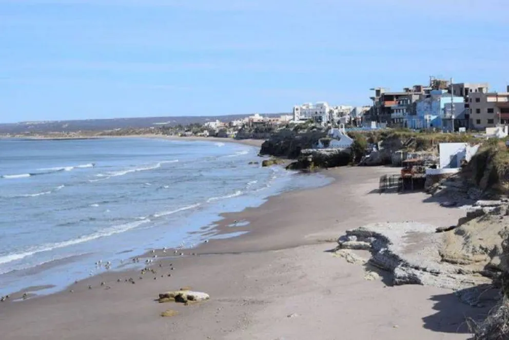 Desbarataron una fiesta clandestina en Las Grutas organizada por turistas barilochenses