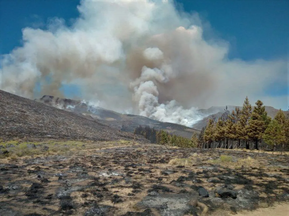 Un incendio en las nacientes del río Chubut ya consumió más de 550 hectáreas