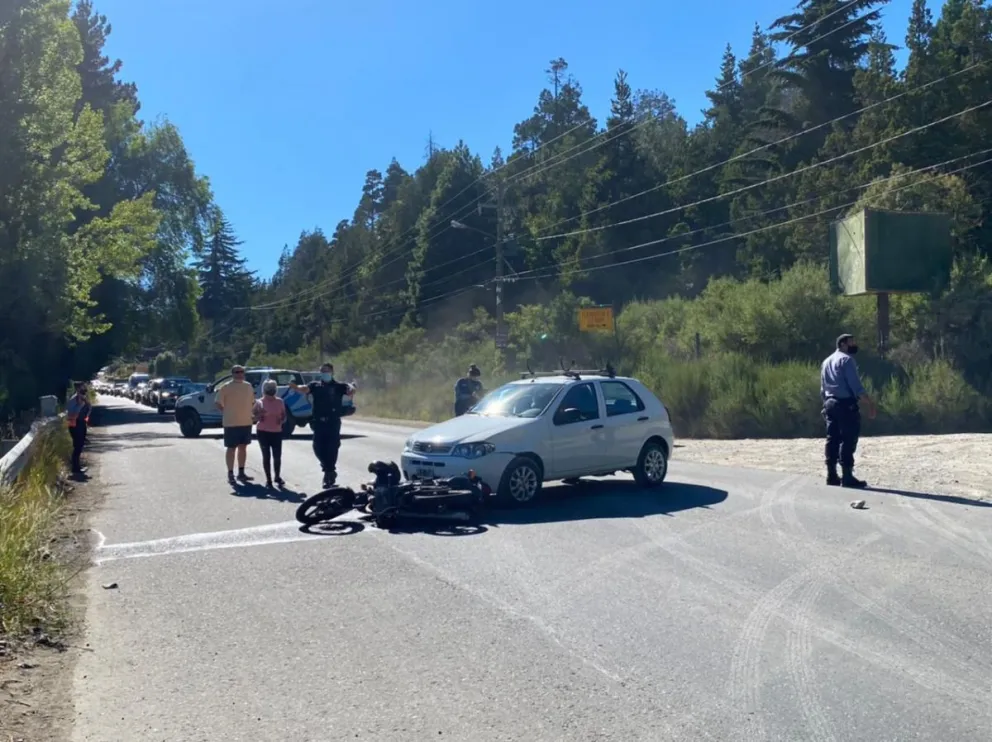 Choque y demoras en Bustillo