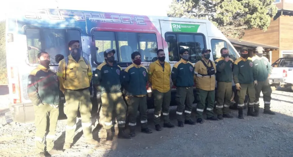 Brigadistas barilochenses viajaron a Cuesta del Ternero para ayudar a combatir un incendio