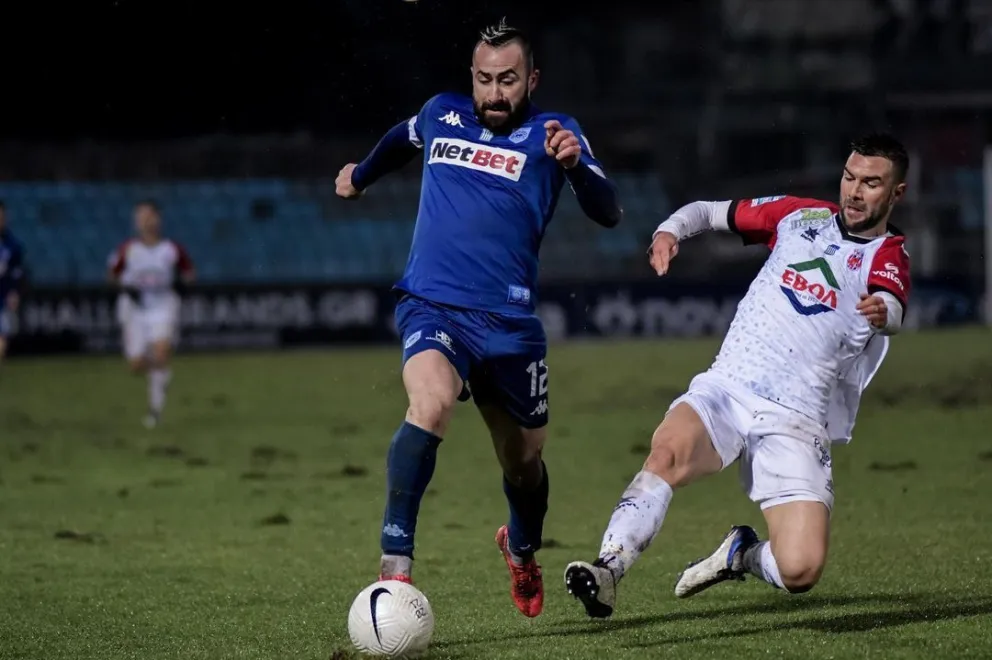 Fausto en la marca. El barilochense fue titular en Volos.