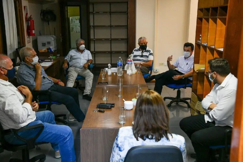 Exigen que PAMI cubra los costos extraordinarios de las terapias intensivas Covid