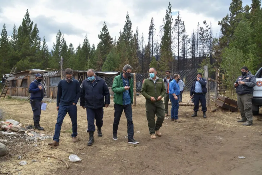El fiscal Lozada recorrió la zona donde se iniciaron las llamas.