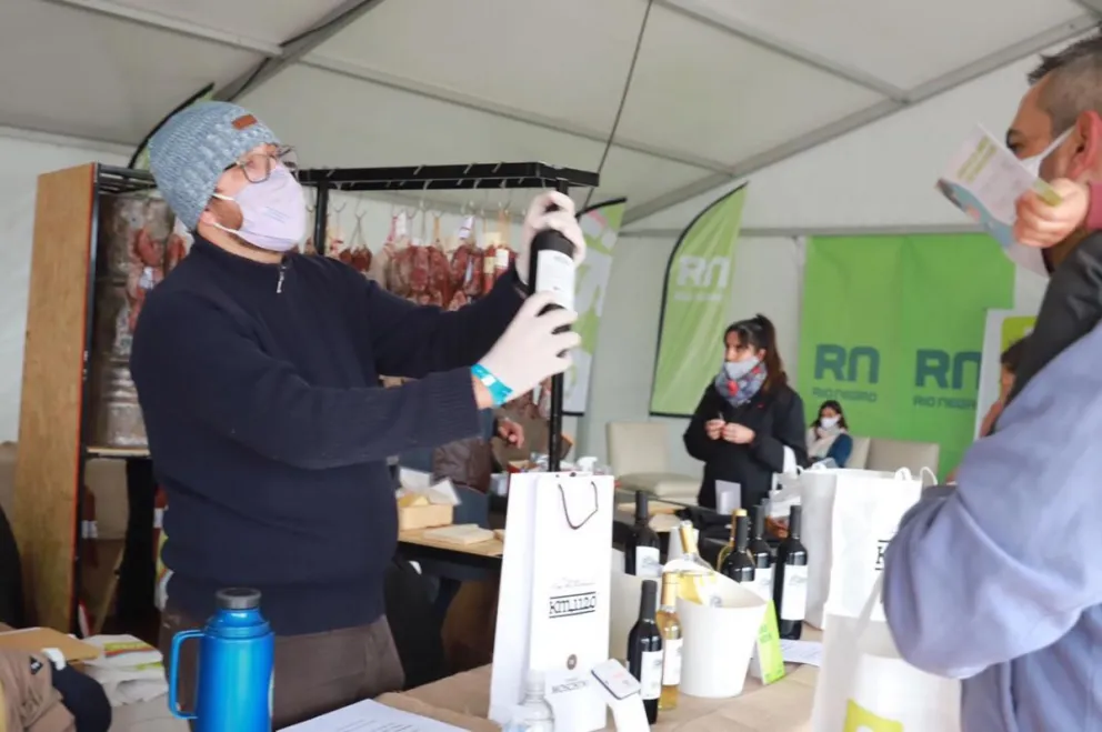 Ya abrió la feria de Bariloche a la Carta con lo mejor de la gastronomía y producción local