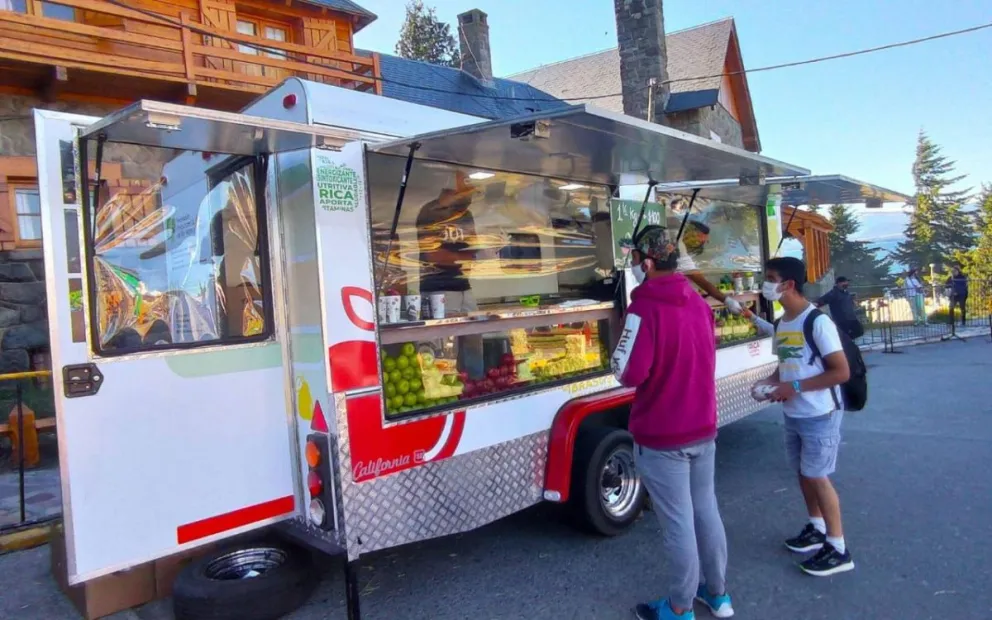 Productores vendieron 5 toneladas de frutas en Bariloche a la Carta