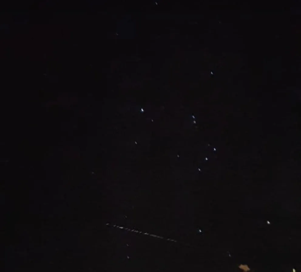 Un “tren espacial” sorprendió en el cielo barilochense