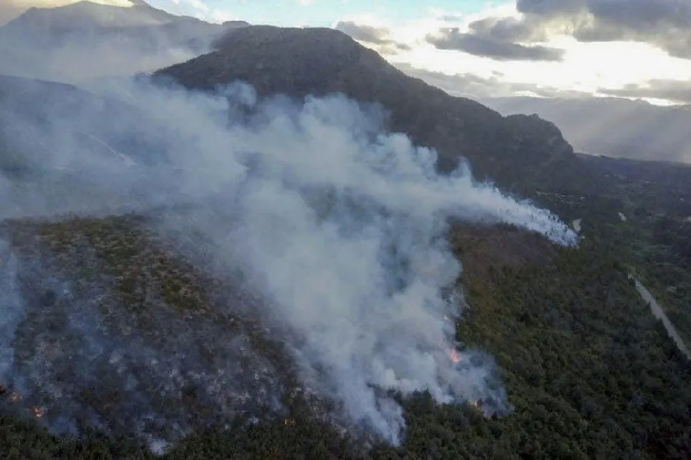 "Resultaría extremadamente peligroso que los vecinos se autoconvoquen a combatir los incendios"
