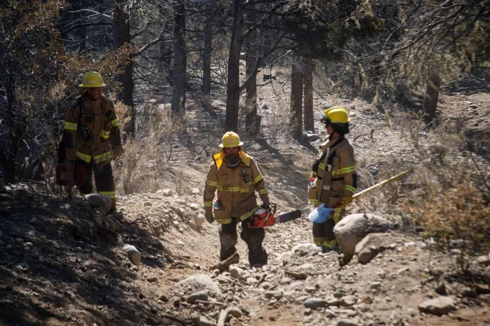 Brigadistas del Splif colaboran en un incendio en Chubut