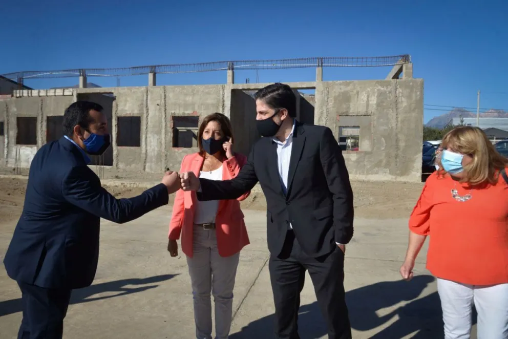 El ministro aseguró que continuarán con el plan de vacunación hasta cubrir a más de un millón de docentes en el país.