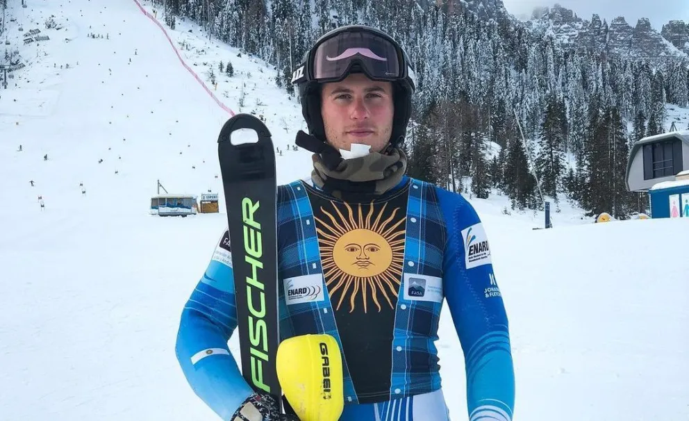 Juan Pablo Vallecillo no pudo terminar en el Slalom Gigante.