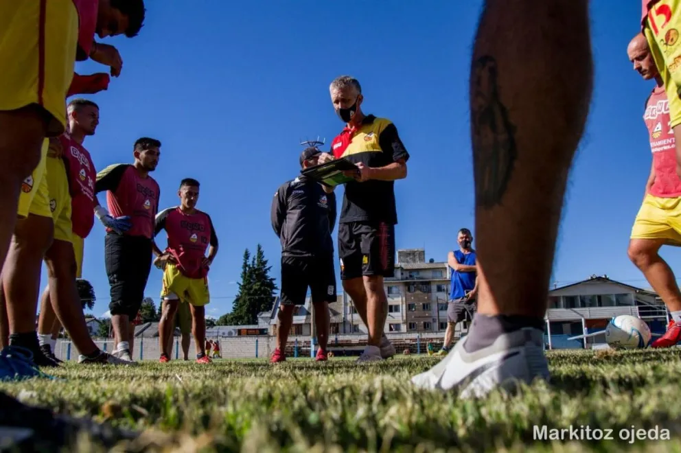 Por razones personales, Canavari no es más el DT del "Cruzado".