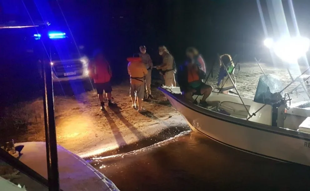 Quedaron a la deriva en el lago Nahuel Huapi y tuvieron que ser socorridos por Prefectura