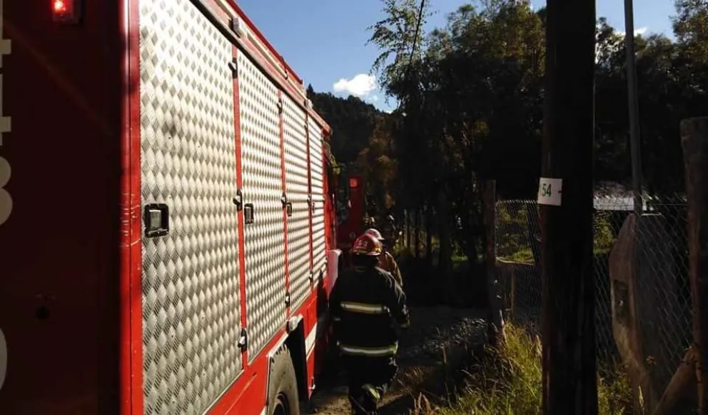 Bomberos fueron a combatir un incendio y terminaron siendo agredidos