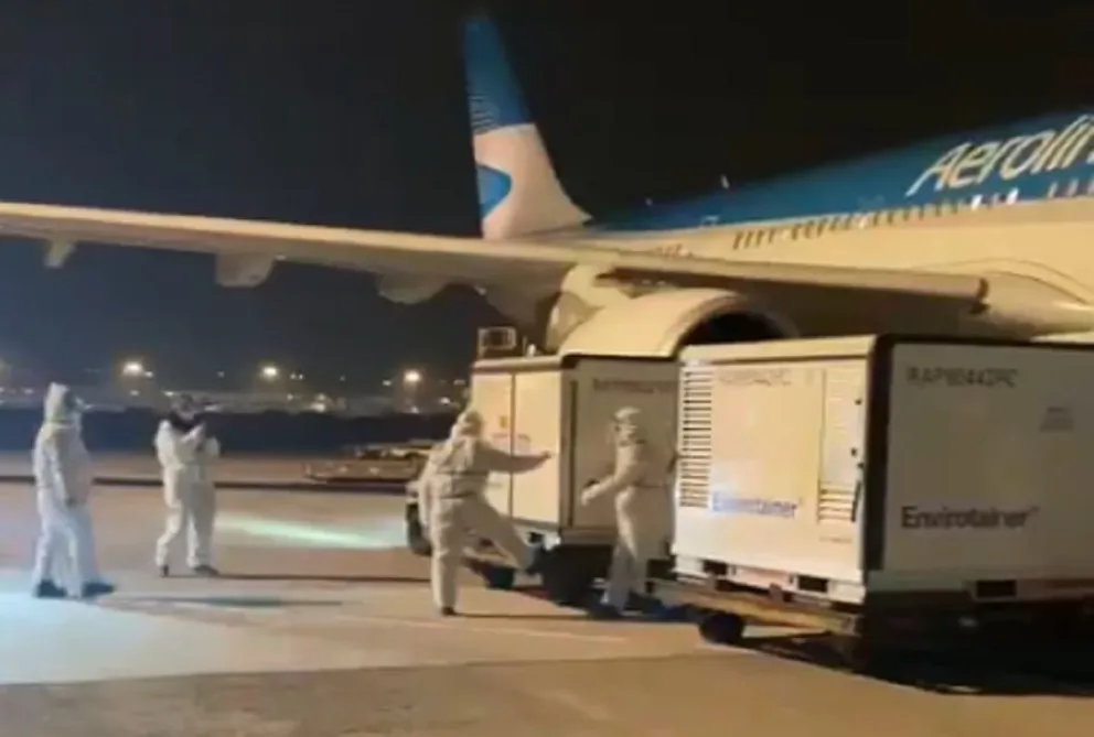 Llegan al país un millón de dosis de la vacuna Sinopharm