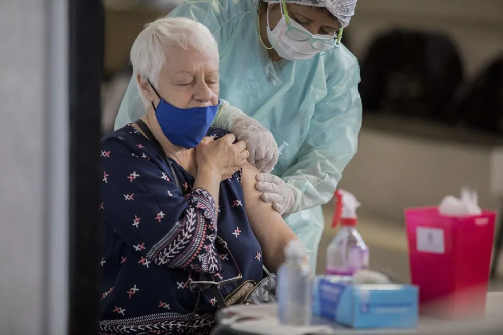 Ya se vacunaron más de 3200 adultos mayores en Río Negro