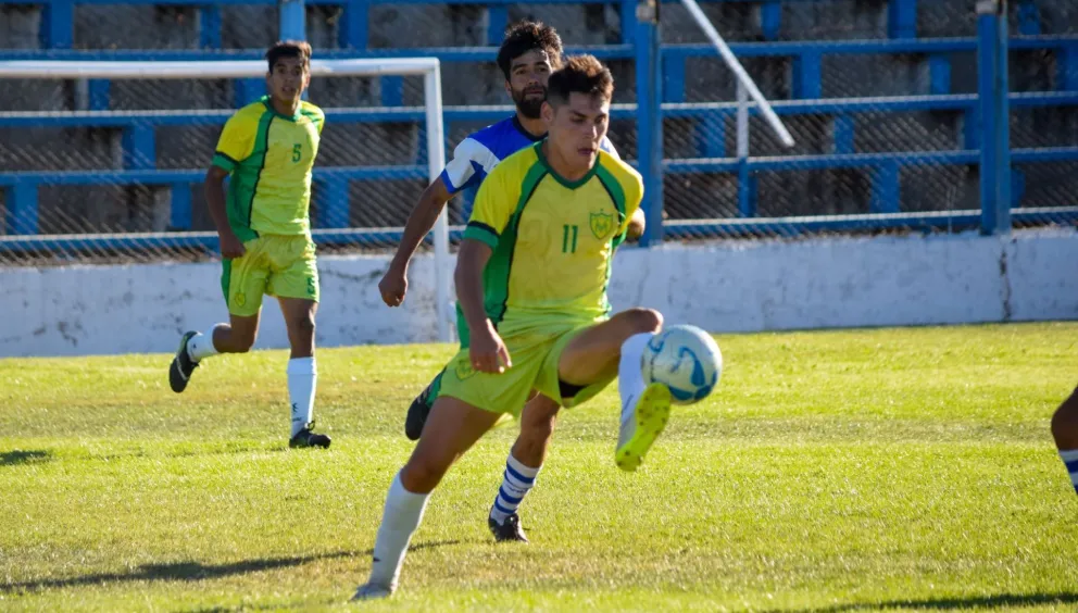 Arco Iris visita a Dina Huapi en su semifinal.
