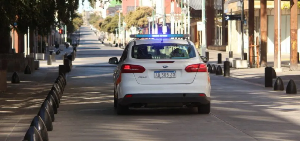 Detuvieron a once jóvenes por realizar un evento en pleno centro