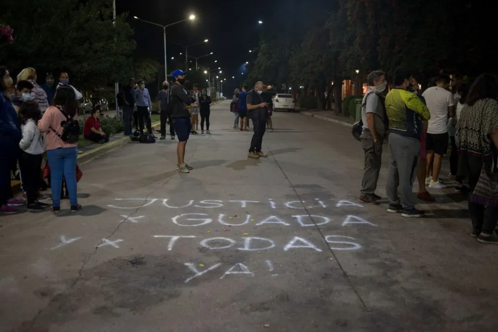 Femicidio en Villa La Angostura: Tras la muerte del acusado, denunciarán a "los funcionarios que no actuaron"