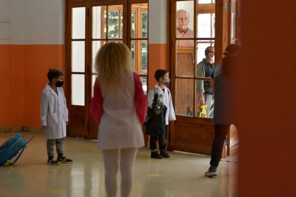 Oficializan el regreso a las clases presenciales completas en Río Negro