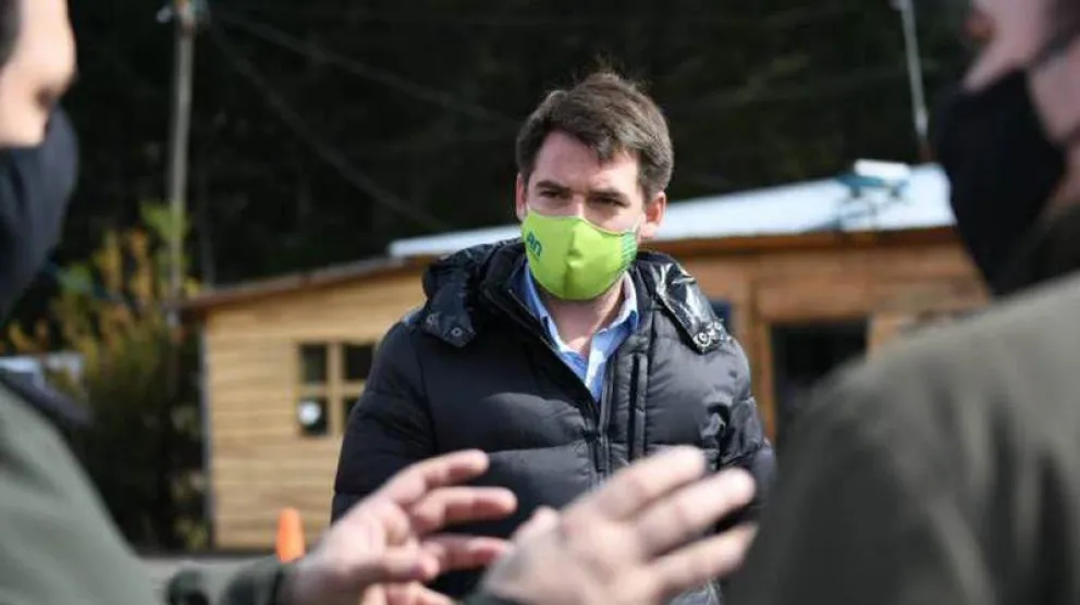 El Gobierno provincial anunció que descontará los días a los docentes que adhirieron al paro