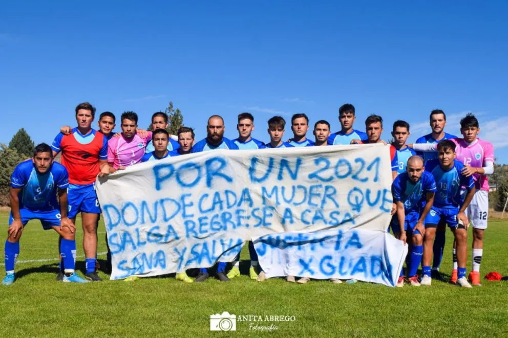 Dina Huapi festejó en el Municipal y buscará el título