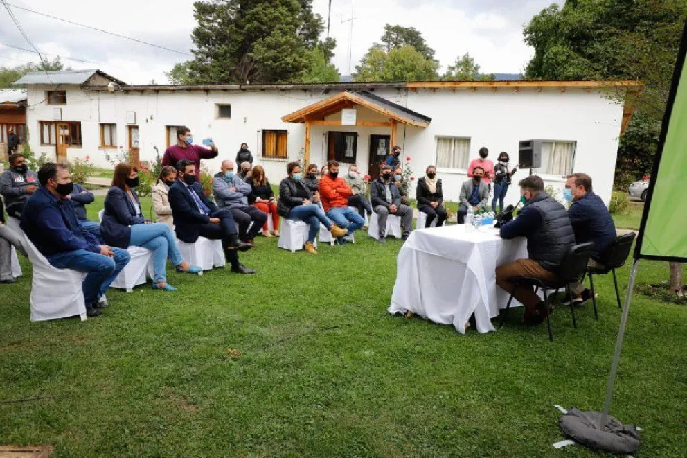 Plan Calor: La Provincia firmó convenios con El Bolsón, Bariloche, El Manso, Mascardi y Dina Huapi