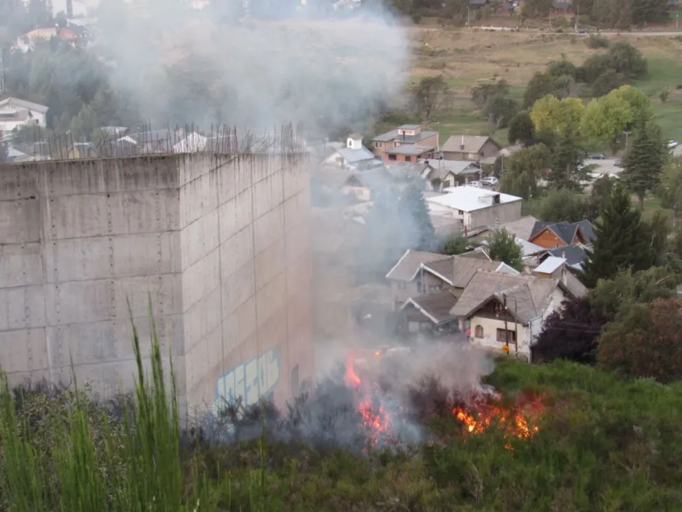 Controlado el fuego en el predio del Elefante Blanco