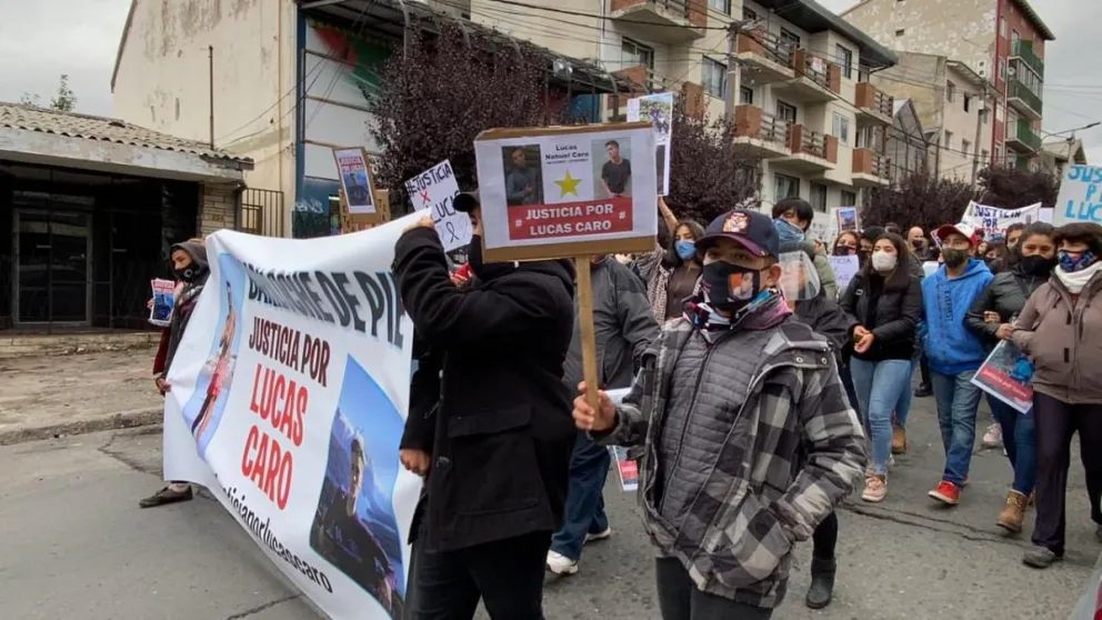 Ahora: Comenzó la marcha en reclamo de justicia por Lucas Caro