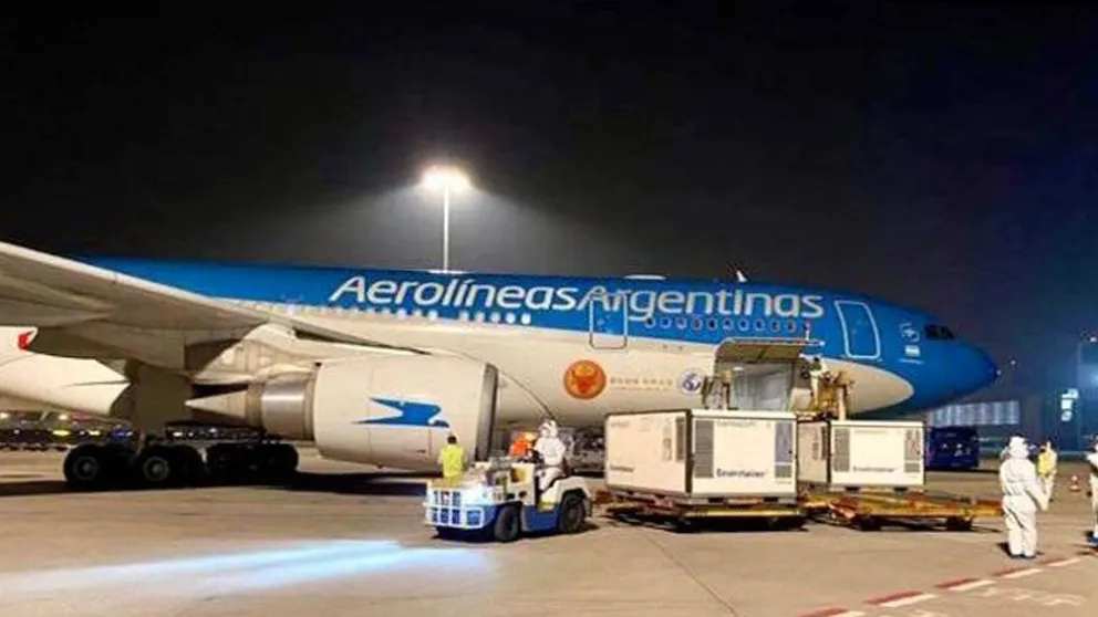 Un nuevo vuelo de Aerolíneas Argentinas arribó a Moscú para buscar una nueva partida de vacunas