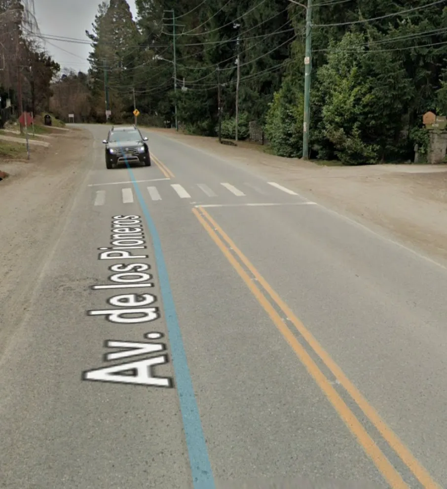 Piden no estacionar sobre Pioneros por trabajos en las banquinas