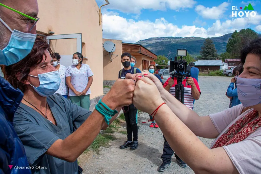 La ministra de Salud llegó a la zona afectada por los incendios