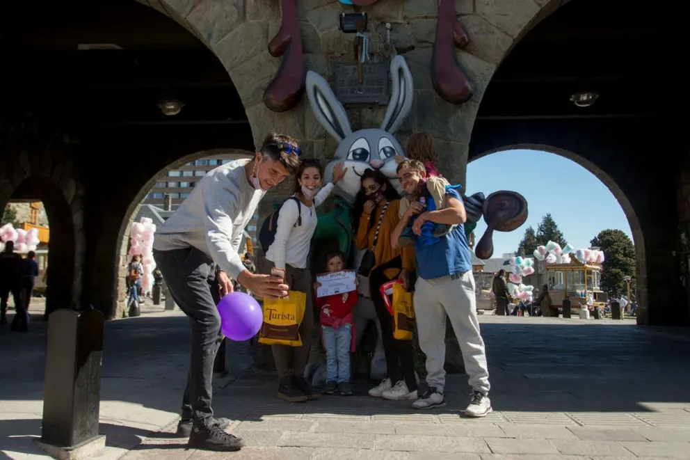 Se tramitaron 26.000 permisos para viajar por motivos turísticos a Bariloche (Fotos: Marcelo Martínez)