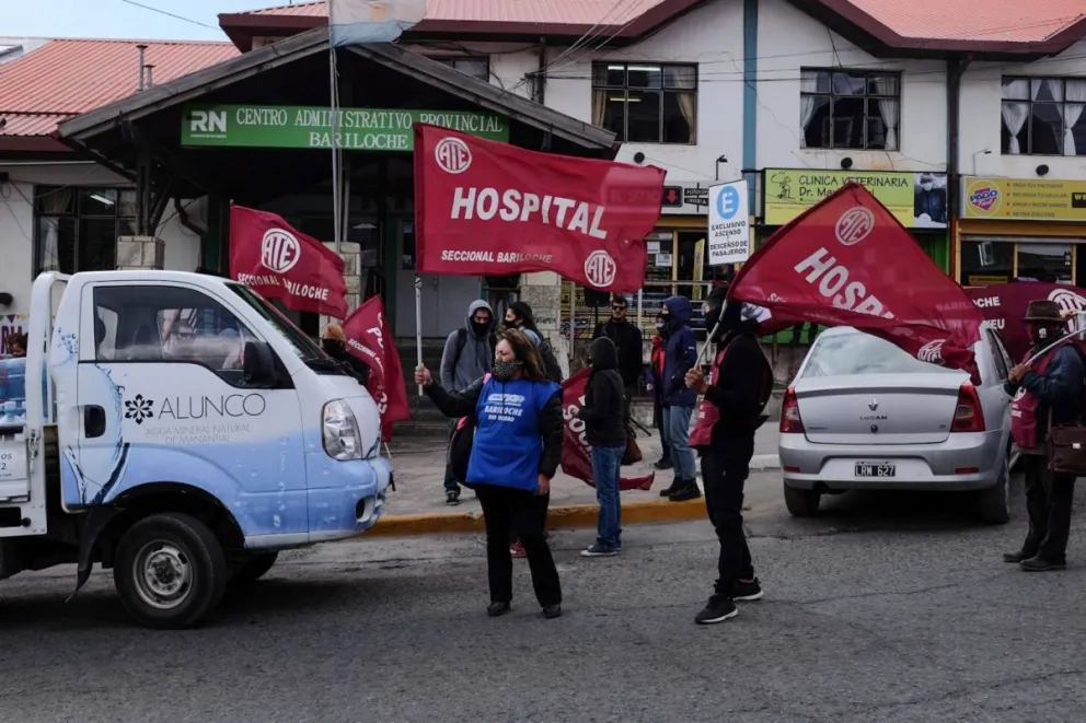 El reclamo se realizó en la puerta del Centro Administrativo.