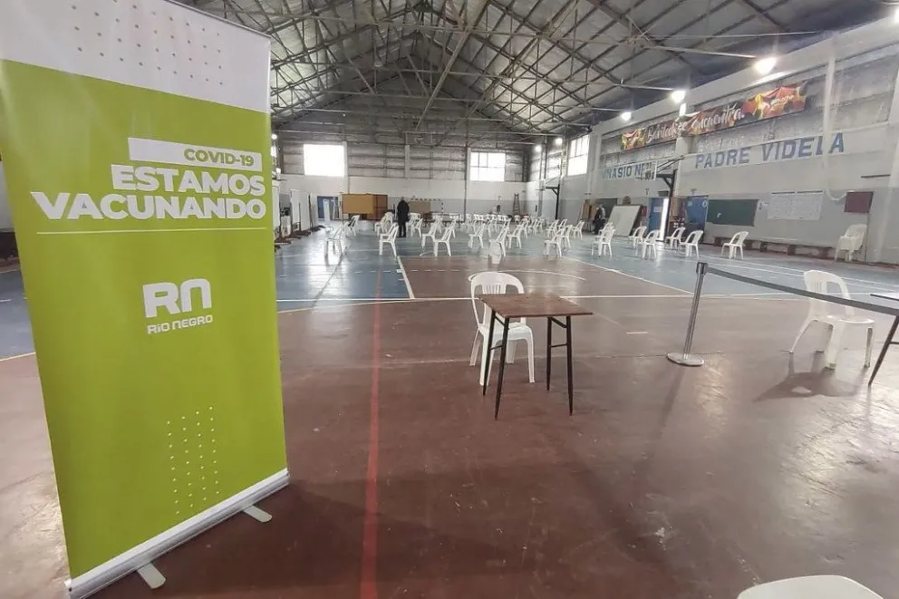 Comenzó la vacunación en el gimnasio municipal 1