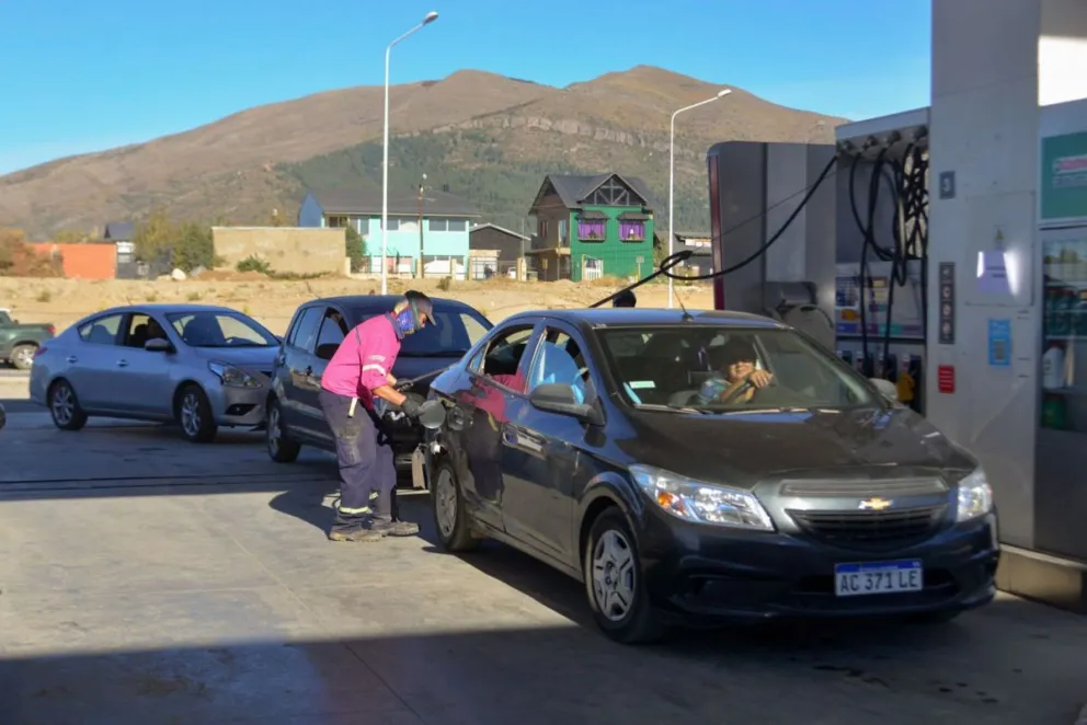 Otra vez aumentaron los combustibles