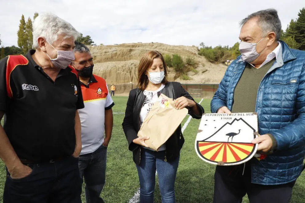 Cruz del Sur ya cuenta con su nueva cancha de césped sintético