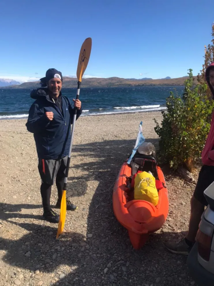Corrió y remó para dar la vuelta a lago y concientizar sobre el valor del agua