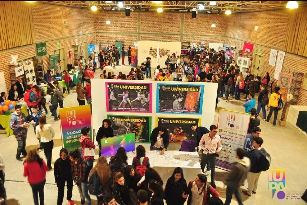 Estudiantes de 17 países comenzaron las clases en el Iupa