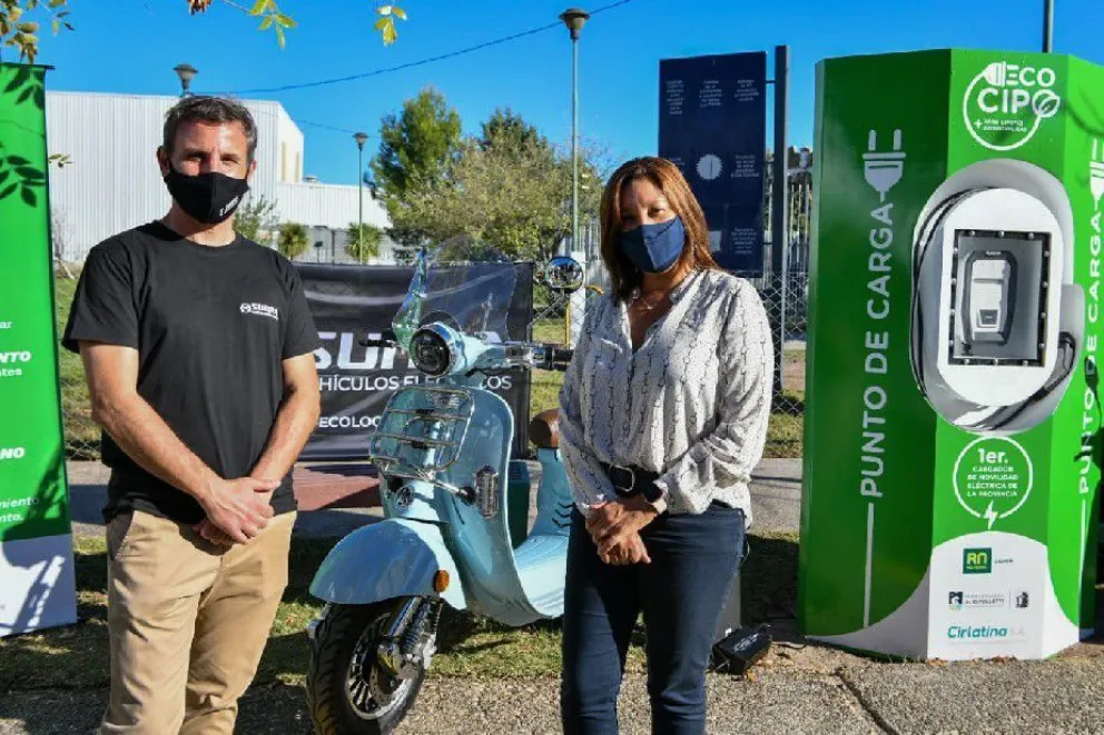 Inauguraron el primer cargador de autos eléctricos de Río Negro