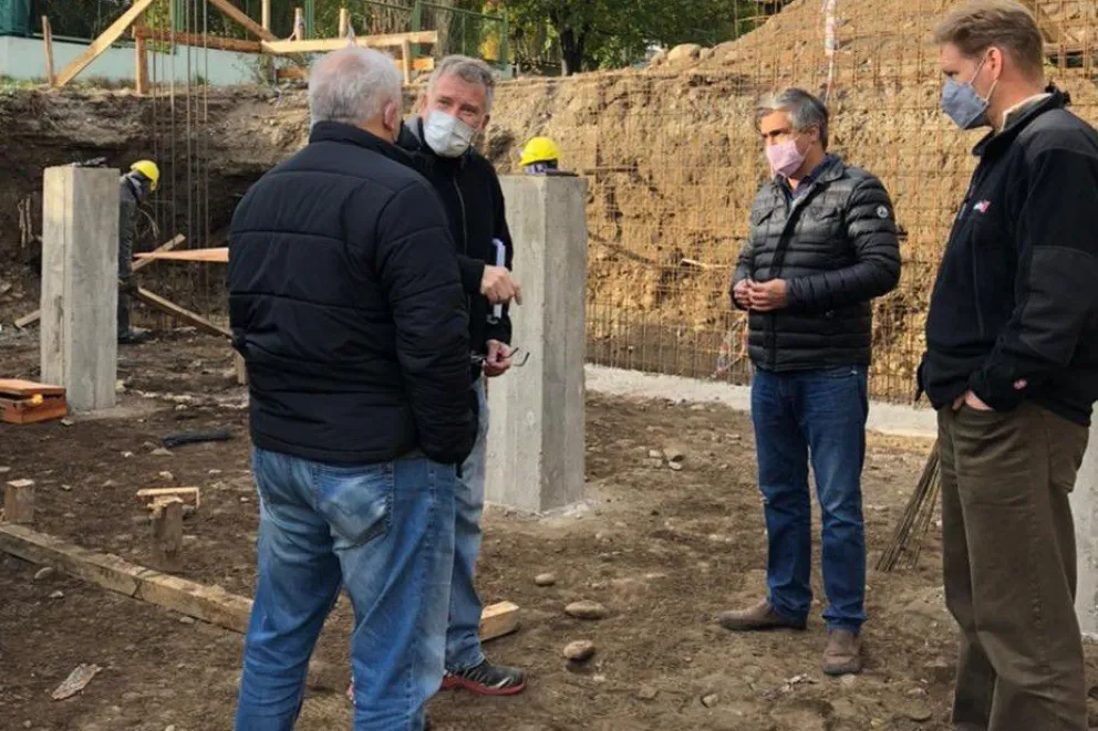 Luego del hallazgo de restos óseos, avanza la obra del nuevo SUM de la ESRN Nº 46