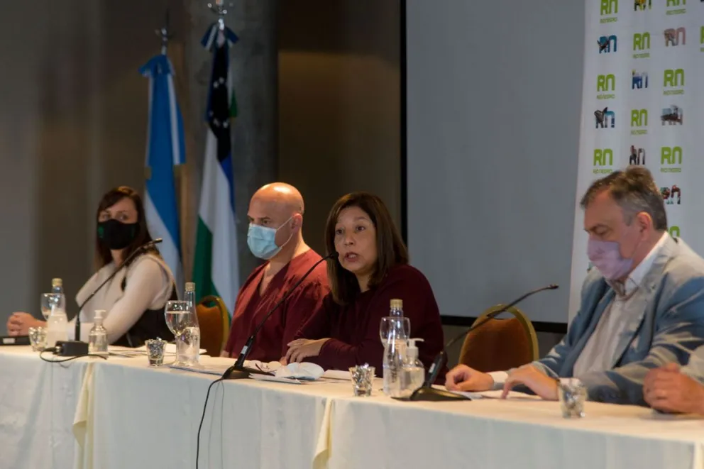 “En Bariloche he encontrado una sociedad muy madura", destacó la gobernadora. (Foto: Marcelo Martínez)