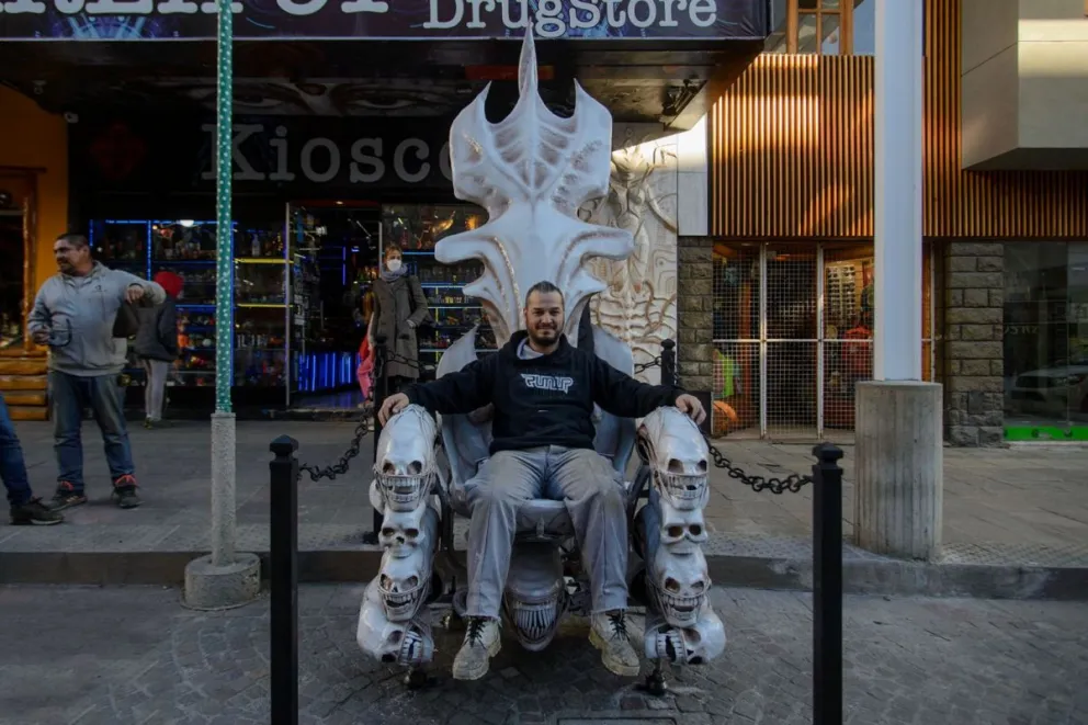 "Un áspero trabajo", la obra 100% metal de Cristian Espinillo . (Fotos: Marcelo Martínez)