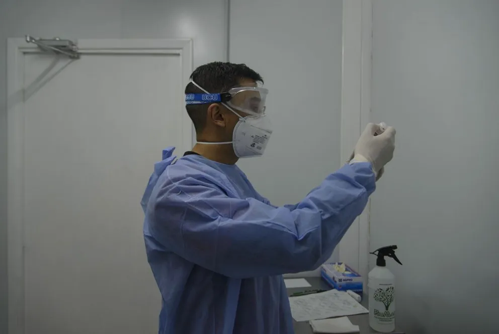 Aumentan levemente los contagios de Covid-19 y piden reforzar la vacunación