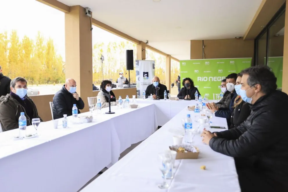 Vizzotti entregó nuevo equipamiento para reforzar la atención en Terapia Intensiva en Río Negro