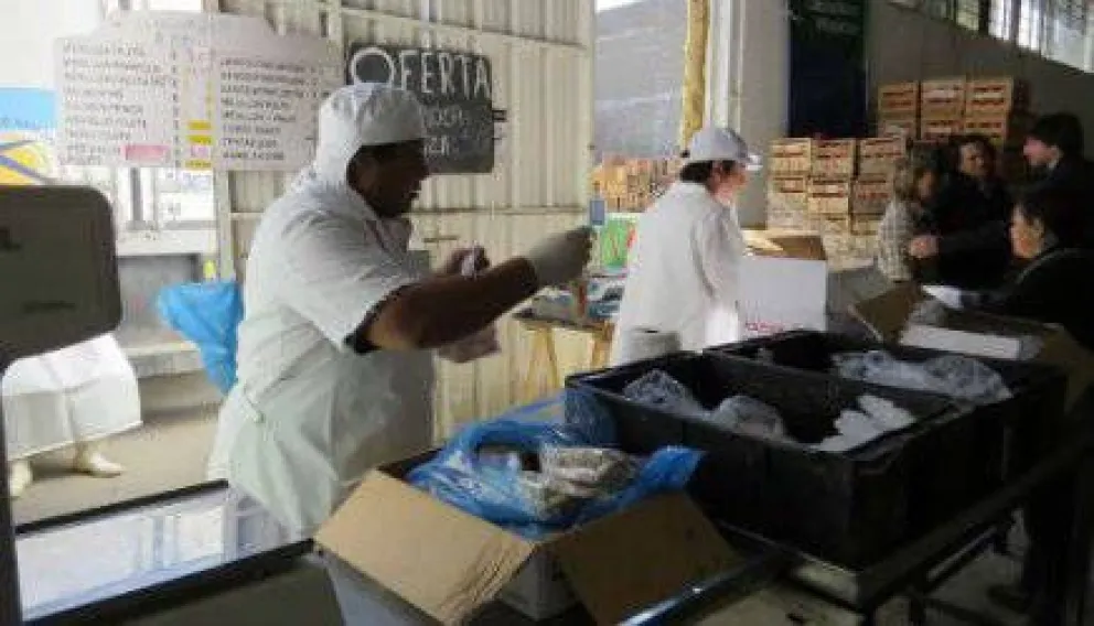 Pescados frescos para Semana Santa en el Mercado Comunitario