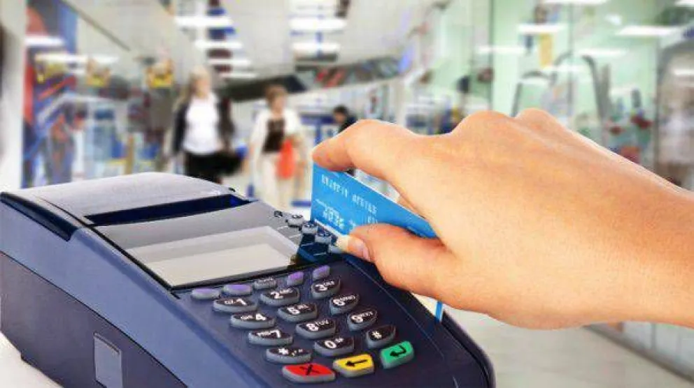 Sin excusas: en abril todos los comercios deberán tener débito
